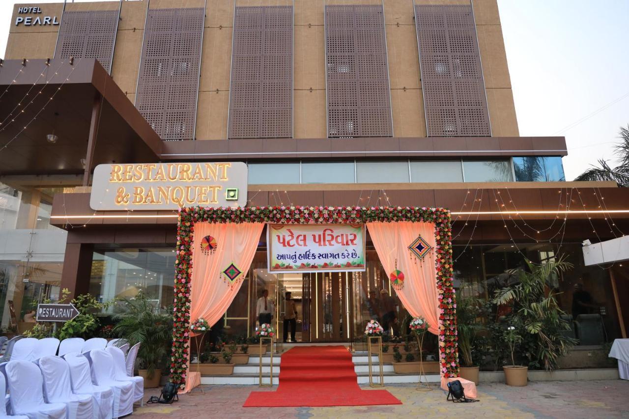 Pearl Hotel & Banquets أحمد أباد المظهر الخارجي الصورة