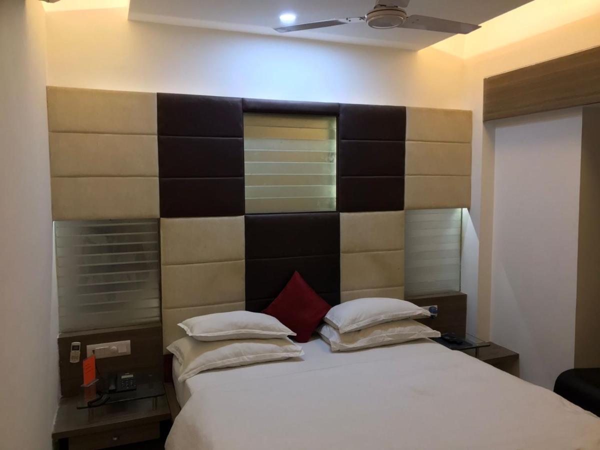 Pearl Hotel & Banquets أحمد أباد المظهر الخارجي الصورة