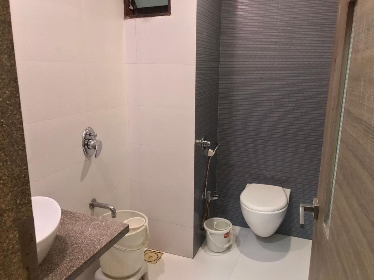 Pearl Hotel & Banquets أحمد أباد المظهر الخارجي الصورة