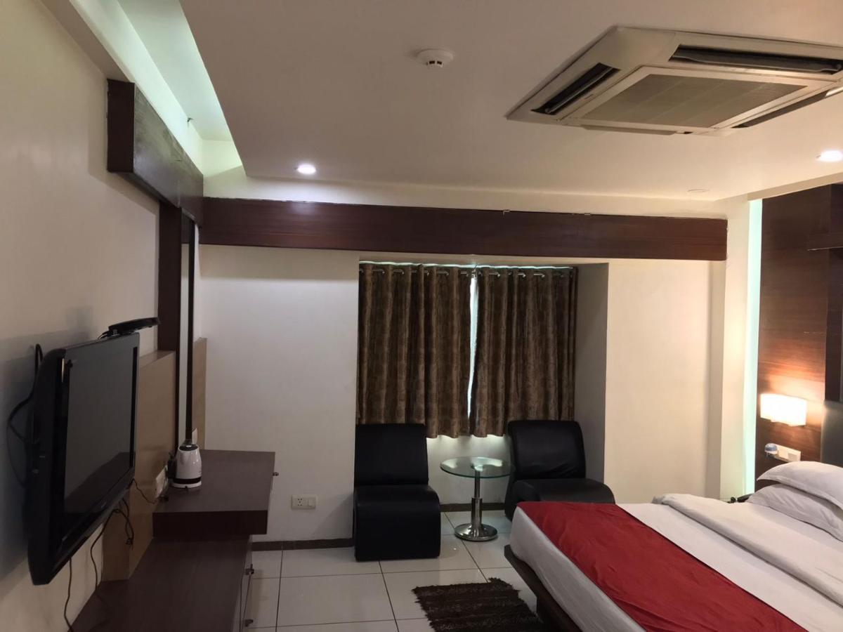 Pearl Hotel & Banquets أحمد أباد المظهر الخارجي الصورة