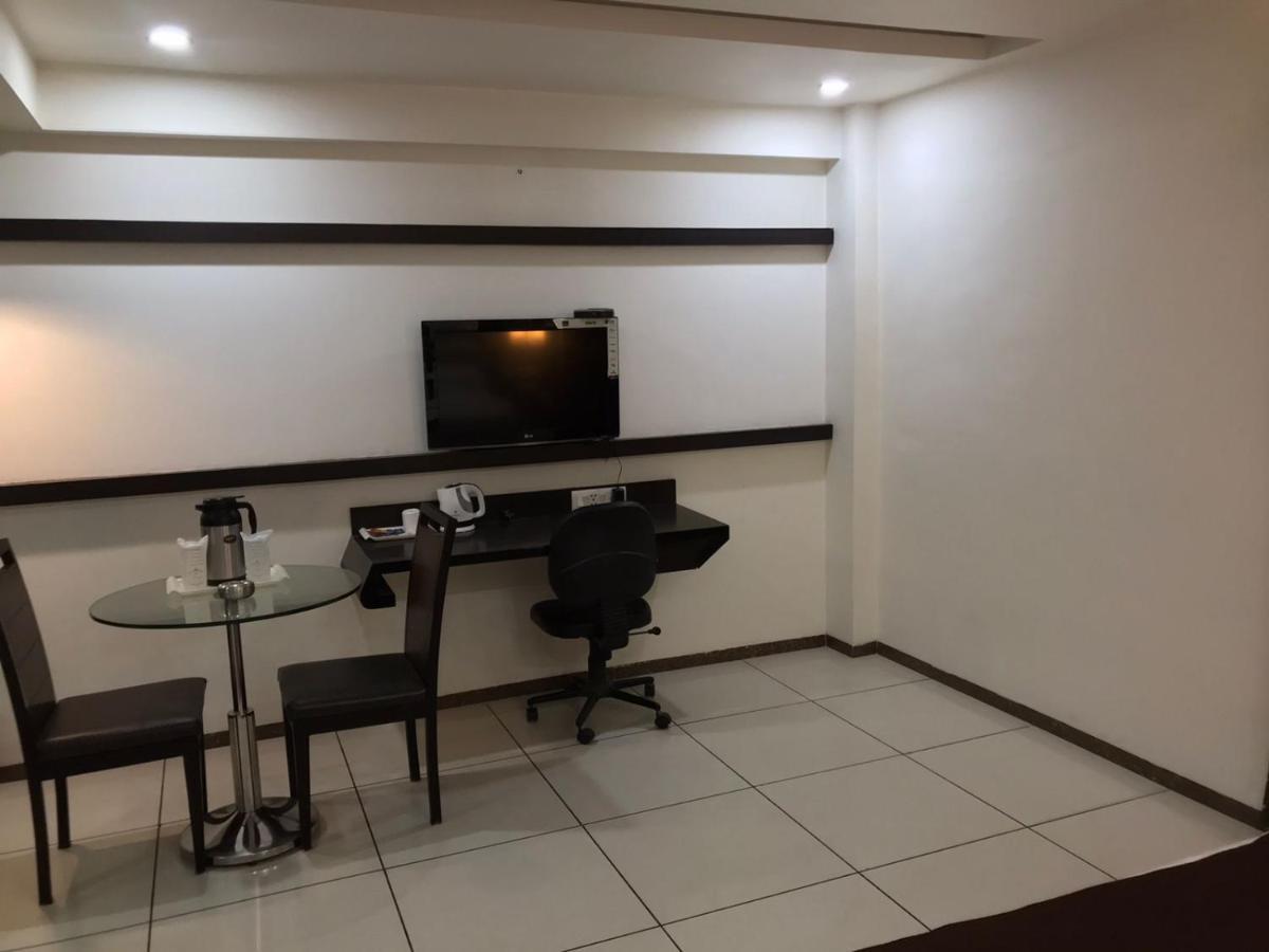 Pearl Hotel & Banquets أحمد أباد المظهر الخارجي الصورة