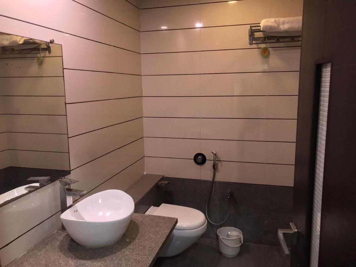 Pearl Hotel & Banquets أحمد أباد المظهر الخارجي الصورة