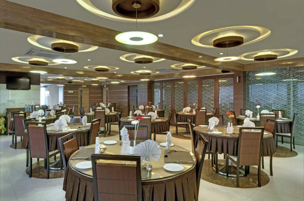 Pearl Hotel & Banquets أحمد أباد المظهر الخارجي الصورة