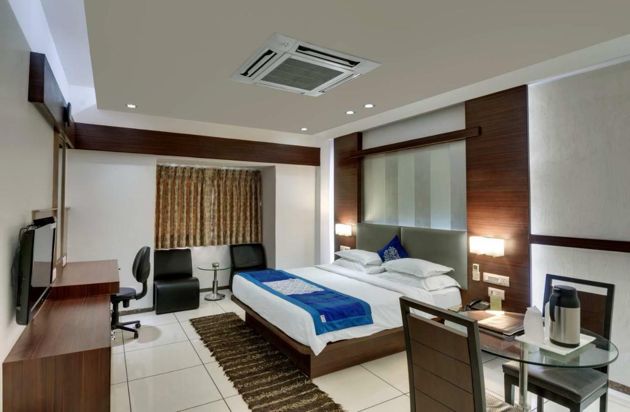 Pearl Hotel & Banquets أحمد أباد المظهر الخارجي الصورة