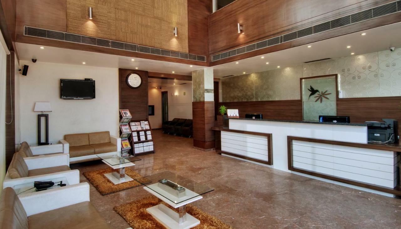 Pearl Hotel & Banquets أحمد أباد المظهر الخارجي الصورة