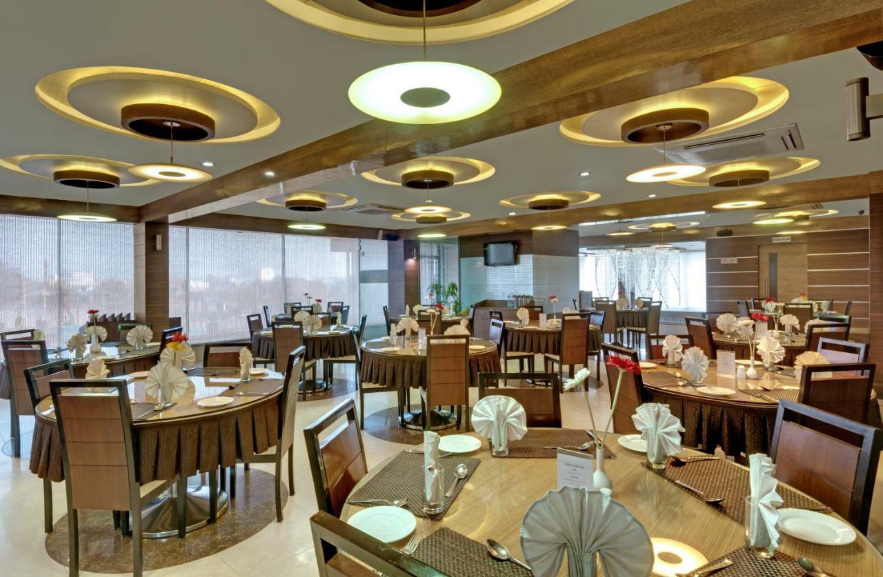 Pearl Hotel & Banquets أحمد أباد المظهر الخارجي الصورة