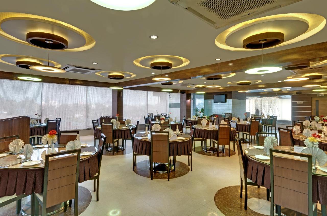 Pearl Hotel & Banquets أحمد أباد المظهر الخارجي الصورة